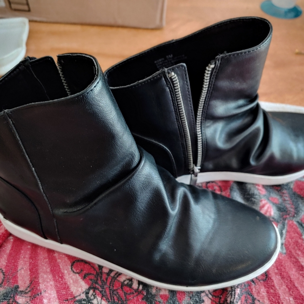 Faux leather Hightop sneakers